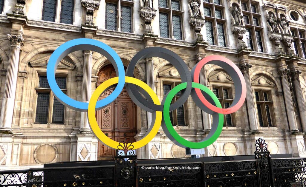Olympische Ringe am Pariser Rathaus Hotel de Ville