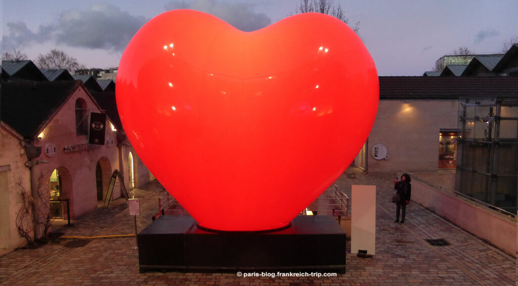 Herz in  Bercy-Village zum Valentinstag