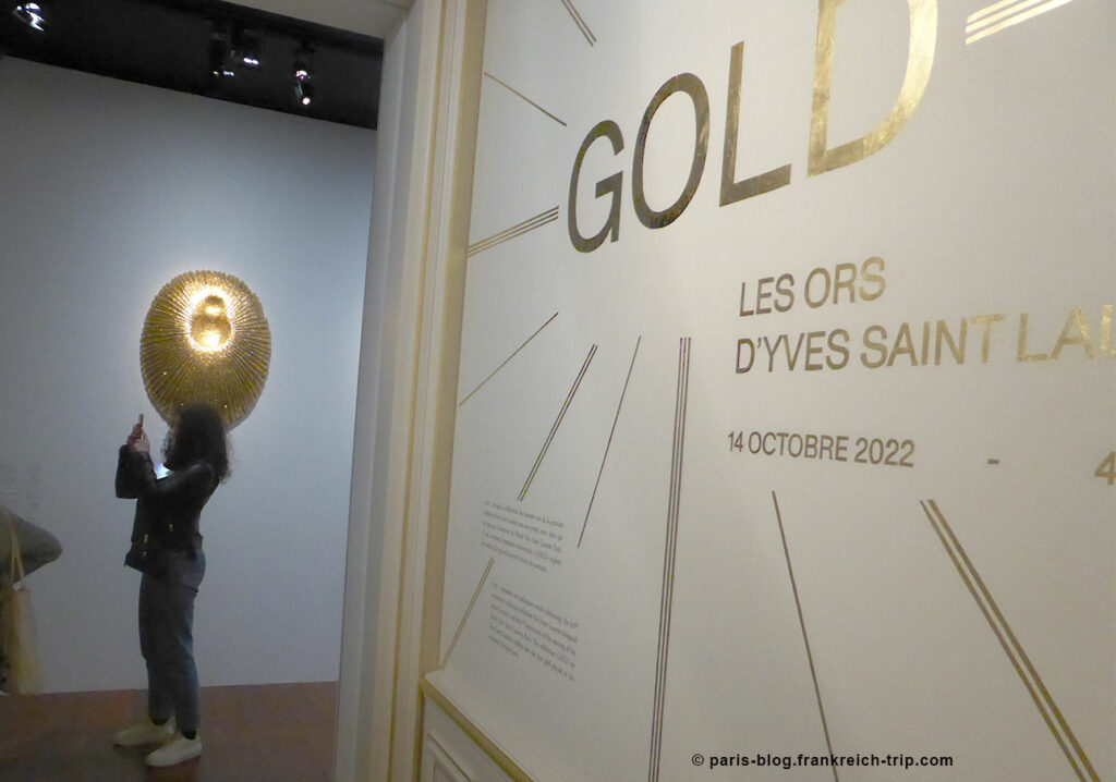 Eingang Yves Saint Laurent Ausstellung Gold
