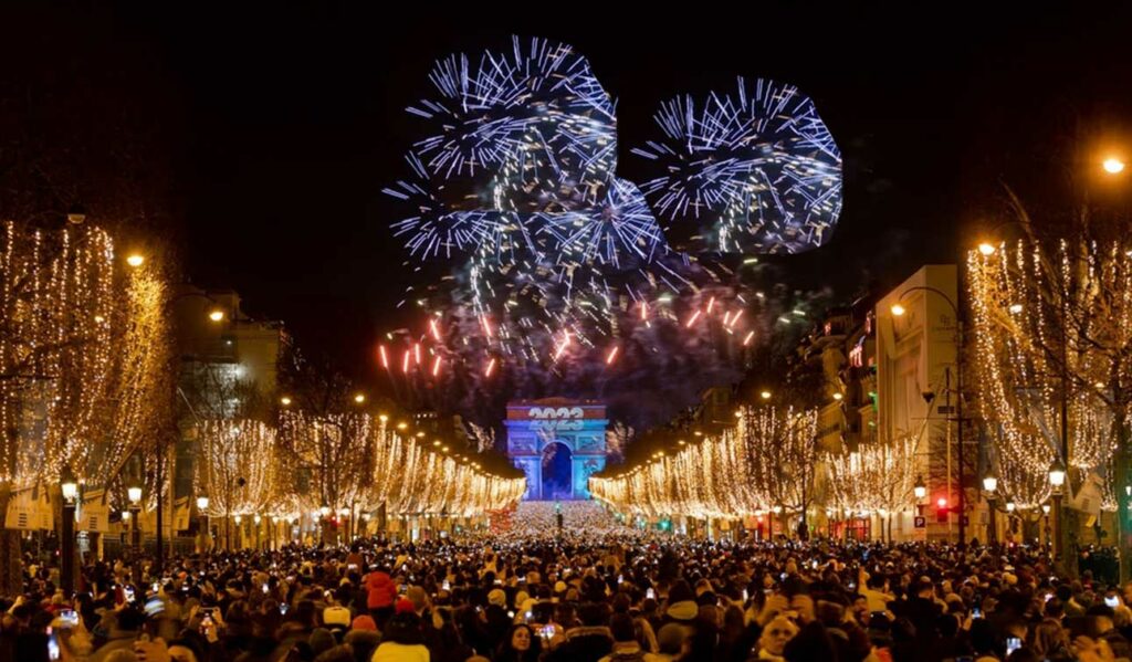 Silvester Feuerwerk auf dem Champs-Élysées Paris