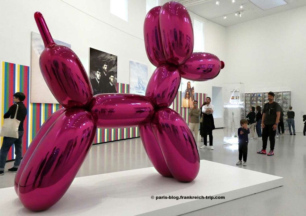 Jeff Koons - Balloon Dog - Bourse de Commerce, Paris 2024
